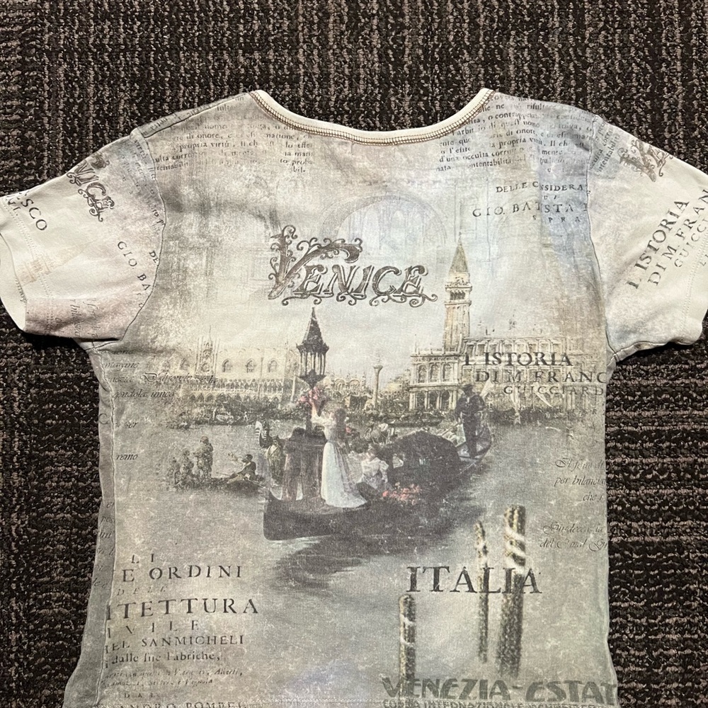Graphic tees - Picture 7 of 8